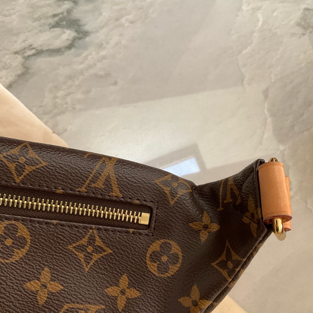 Sold Beautiful HARD TO FIND Louis Vuitton Monogram Bumbag - Picture 8 of 16